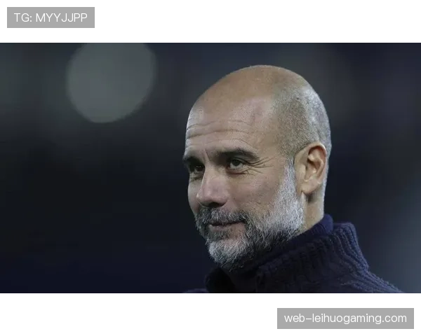 特写镜头:瓜迪奥拉场边焦急挥手,要求队员立即前压实施反抢 特写镜头:瓜迪奥拉场边焦急挥手,要求队员立即前压实施反抢